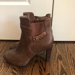 Women’s brown rockport boots size 8.5.